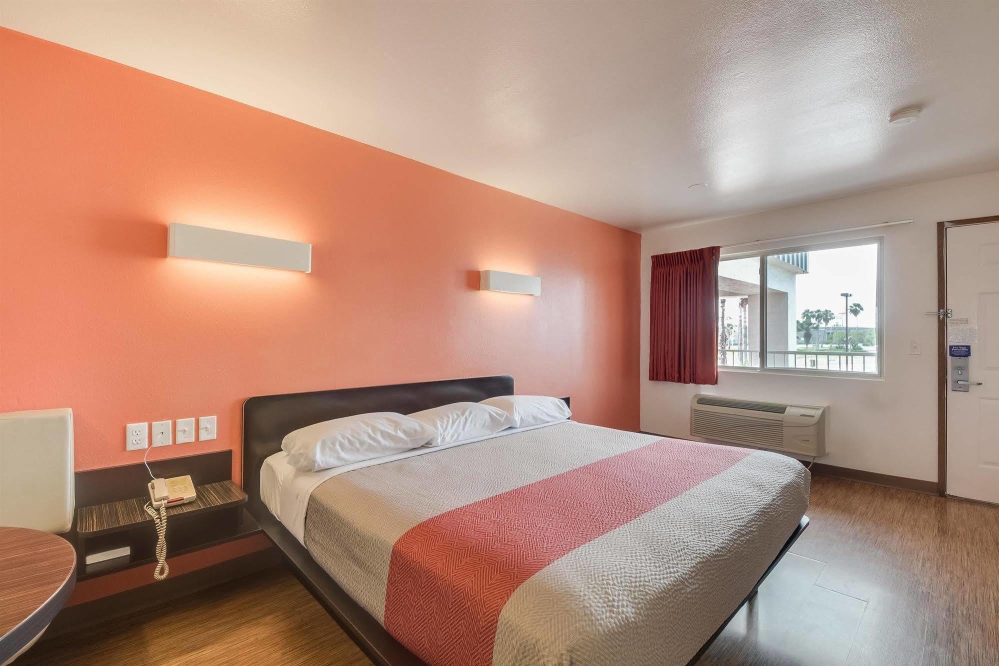 Motel 6-Brownsville, Tx North מראה חיצוני תמונה